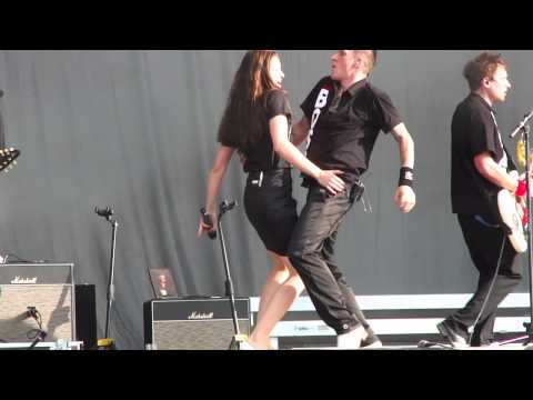 Bela B - 1. 2. 3. (live at Highfield 2010)
