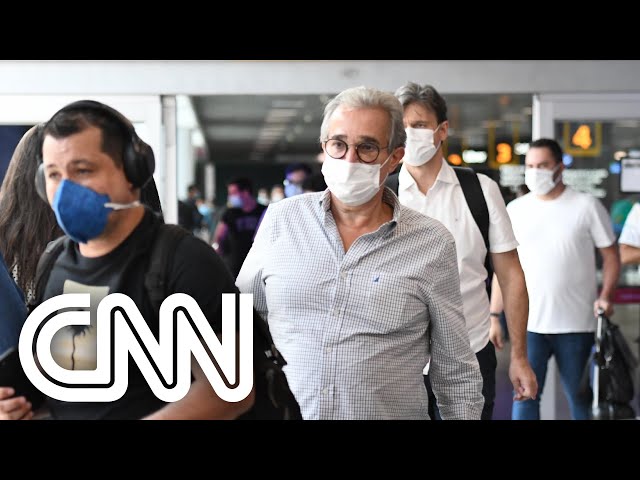 Anvisa decide que uso de máscaras em aviões e aeroportos não é mais obrigatório | VISÃO CNN