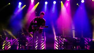 Hometown Girl (live)- Josh Turner
