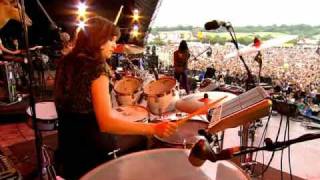 Bat For Lashes Glass Live at Glastonbury 2009