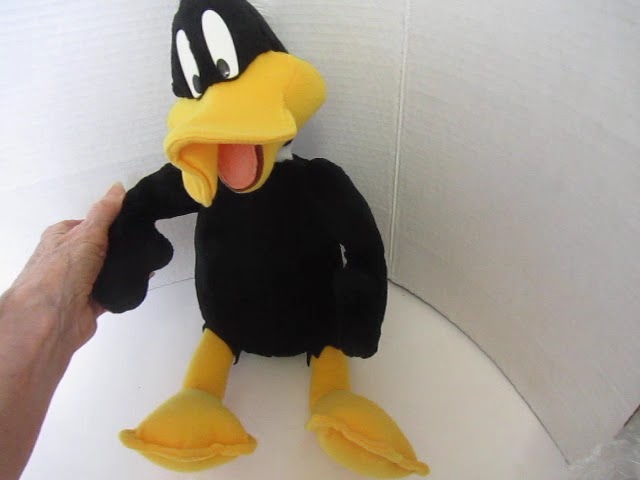 Vídeo relacionado con Play by Play Looney Tunes - Peluches Looney Tunes Sitting Calidad Super Soft (30cm, Silvestre)