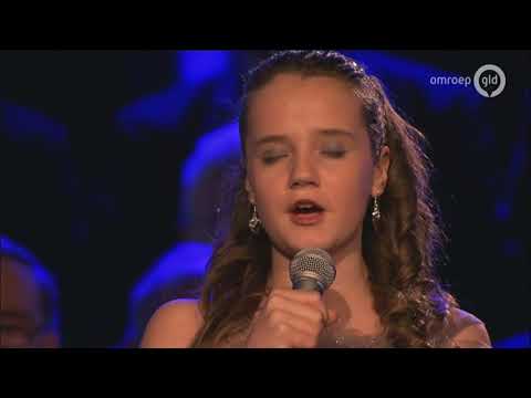 Onse Vader (Amira Willighagen & Royal Men's Choir Of The City Of Nijmegen)