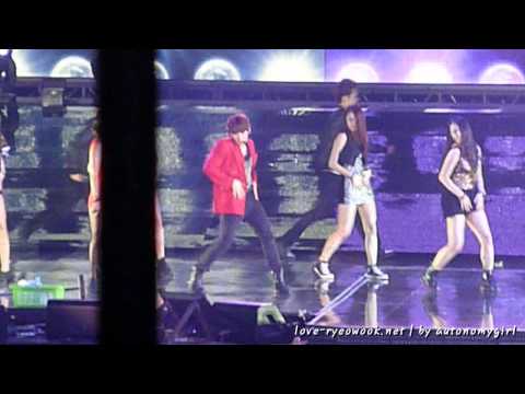 [fancam] 120427 SS4 Indonesia Day 1 - Ryeowook solo Moves Like Jagger