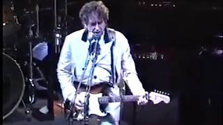 Bob Dylan sings Lefty Frizzell&#39;s Long Black Veil, Wheeling, WV 1997