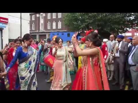 download lagu mp3 mp4 Bhangra Band Baja, download lagu Bhangra Band Baja gratis, unduh video klip Bhangra Band Baja