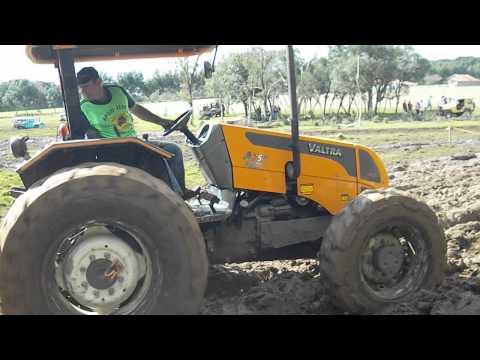 Jeep Clube Iatola 5º Trilha da Cruzeta - 2 tratores patinando.AVI