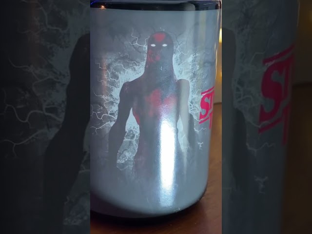 Vídeo relacionado con Stranger Things MG25251 - Taza de desayuno Lights, 320ml