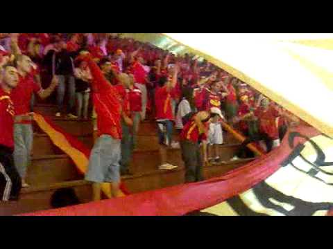 "Furia Roja - Bandera gigante UE" Barra: Fúria Roja • Club: Unión Española • País: Chile