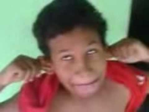 Video Engracado Menino Faz Caretas