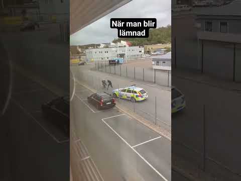 Moped kör ifrån polisen i Göteborg #fördig #roligt #sverige #fail #polisen #blir #lämnad #bakom #bil