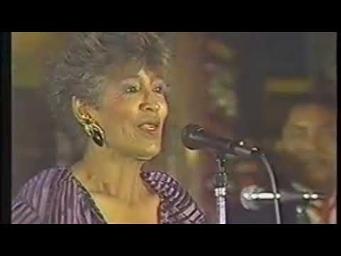 "Las 4 Fiesta" Orquesta de Adolfo Echeverria Cantando Nury Borras