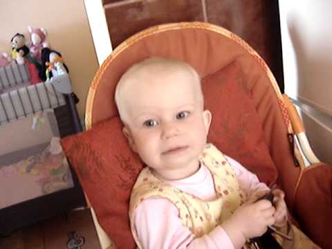 Arabell first words pap bacsi, papucs,kulcs, mama, egy, ketto   