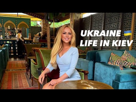 Ukraine 🇺🇦Life in Kiev. December 11, 2025. The Streets of Kiev, Ukraine. Streets Scenes. 