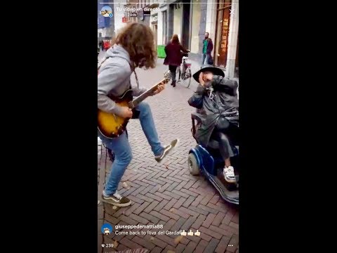 Spontaneous Improvisation on the Street - Johnny B. Good - Borja Catanesi feat. Shorty