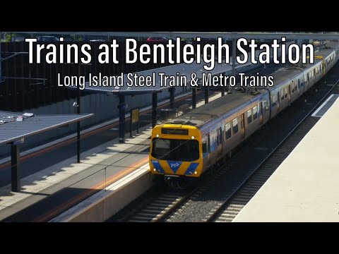 Trains at Bentleigh Station | Long Island Steel Train & Metro Trains