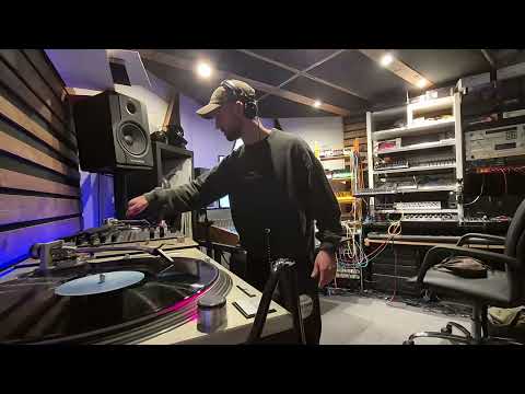 In-studio session 001 with Rikha (Vinyl only) - 18.08 Records