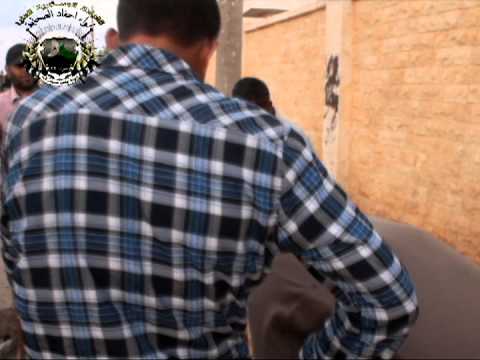 توزيع المعونات من قبل الفرقة 77 للعائلات اللاجئة في المدارس في ريف حلب الجنوبي