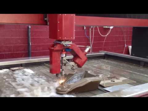 CNC-PROJEKT: Wycinarka wodna Waterjet Corporation przy cięciu tytanu do branży lotniczej