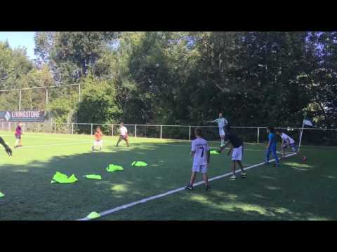 Kloetinge 2 verrast asielzoekers met spelmiddag