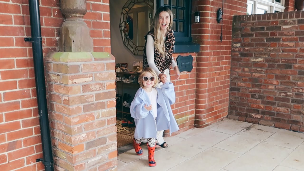 Will She Keep This Birthday Surprise A Secret? | Vlogust Day 22