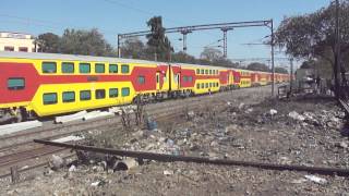 preview picture of video 'BCT ADI 12931 AC DOUBLE DECKER EXPRESS SKIPS PALGHAR'