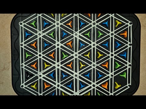 This game is great! How to play the chain game/ triangle chess!