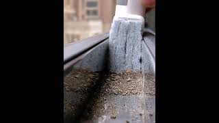 Houbička na čištění drážek okna