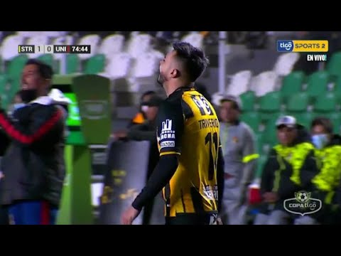 ¡Gol de The Strongest! Enrique Triverio define con calma y anota desde el punto de penal.