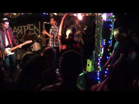 Itziarren Semeak an Dùn Eideann, Alba/ in Edinburgh, Scotland