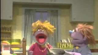 Classic Sesame Street - The Biscupids sing &quot;Kids Just Love to Brush&quot;
