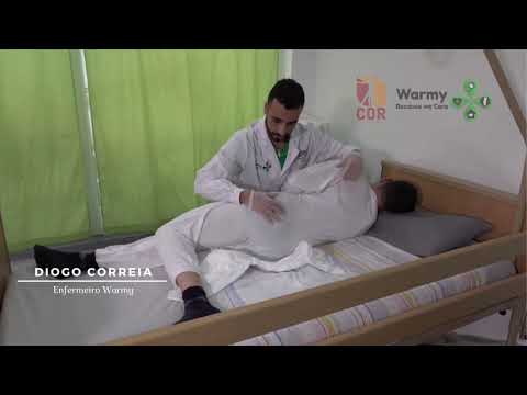 Como trocar a fralda a doente acamado/ idoso