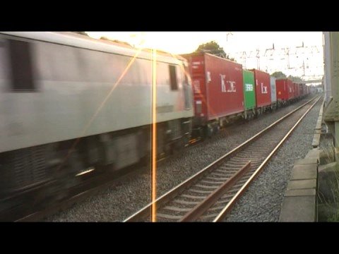 90048 on 4L60, 19:53, Garston - Felixstowe freightliner