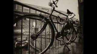 Elvis Costello - Broken Bicycles
