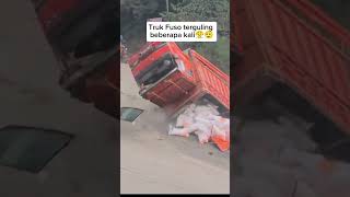 Download lagu Truk Fuso jatuh terguling beberapa kali😮💨😤 #automobile mp3 Download lagu Truk Fuso jatuh terguling beberapa kali😮💨😤 #automobile mp3