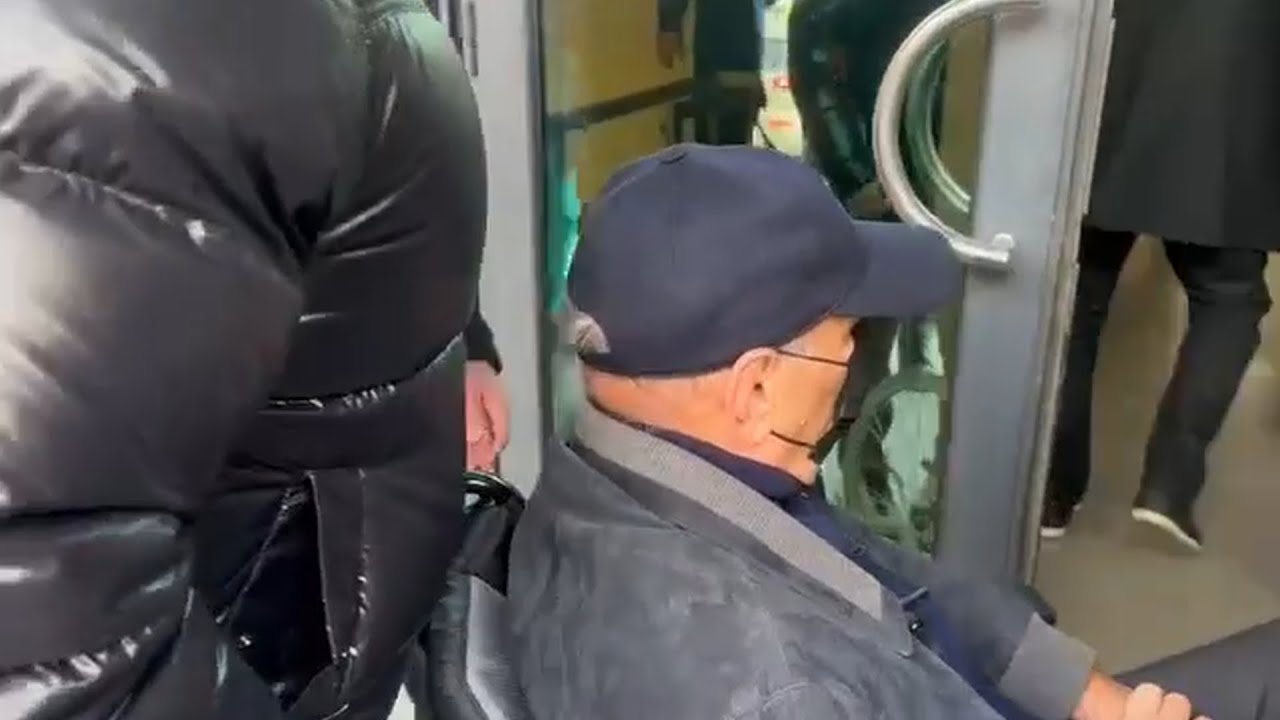 Գագիկ Խաչատրյանին անվասայլակով բերեցին դատարան