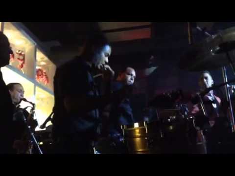 Anthony Santos en Mamajuana cafe de Paterson, nj Sound check intro