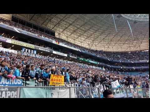 Torcida do Grêmio comemora gol da vitória contra o Figueirense