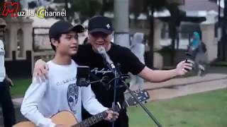 Download lagu Tak sadar Pengamen jalanan ditontonin penyanyi aslinya || Anji bikin semua pengunjung kaget. mp3 Download lagu Tak sadar Pengamen jalanan ditontonin penyanyi aslinya || Anji bikin semua pengunjung kaget. mp3
