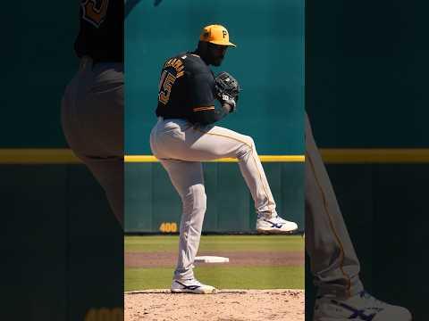 POV: a 105 mph Aroldis Chapman fastball coming right at you 😳