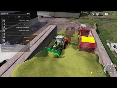 Farming Simulator 19.  Compacting silage.