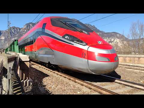 Frecciarossa ETR1000 N ° 12 Trenitalia bridge crossing