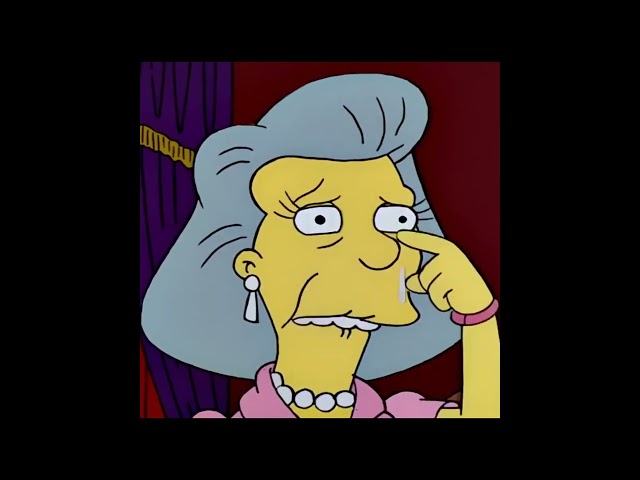 Vídeo relacionado con The Simpsons Marge and Homer Pie Man Upside Down Kiss Camiseta