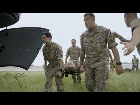 U.S. Army soldiers conduct Hot/cold exercise for loading & unloading casualties medical training