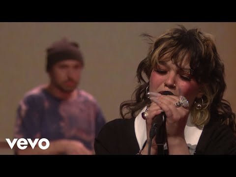 Lola Young - Messy (Live On The Tonight Show Starring Jimmy Fallon / 2025)