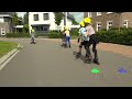 Vallen en opstaan bij skeelertraining in Hoogeveen