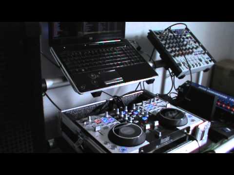 DJ TJ dance studio - Hercules DJ Console 4-Mx