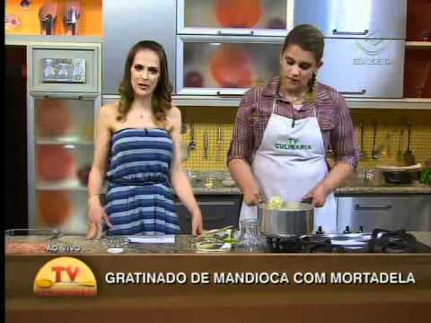 Gratinado de mandioca com mortadela