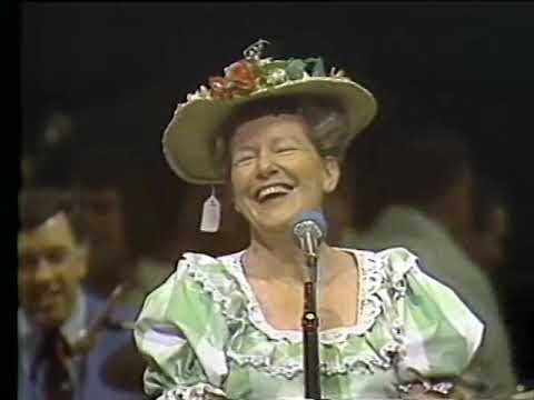 Minnie Pearl - Comedy  (Opry Live March 4, 1978)