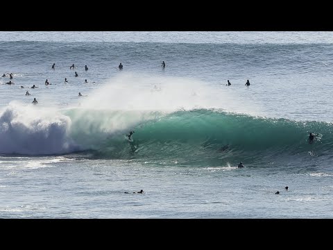 The Crowd & Pinchers - Padang Padang