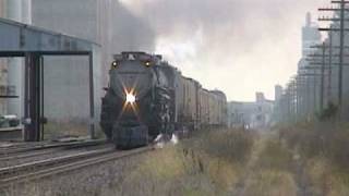 preview picture of video 'UP 3985 and a coal train, Topeka, KS 10-12-10'